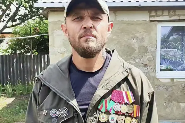 Военный из Воронежской области, записавший обращение к президенту и грозивший мятежом, покинул спецприемник и, по его словам, уже вернулся в Москву.