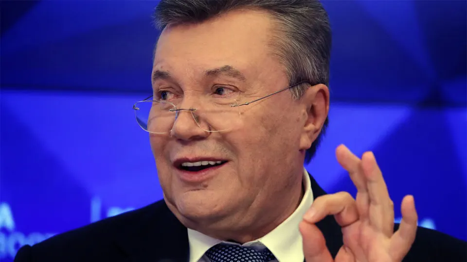 По данным расследования, экс-президент Украины якобы обосновался в сочинском поместье под чужим именем; родственники за годы в России якобы приобрели сотни гектаров земли, объекты недвижимости и миллионы на банковских счетах.