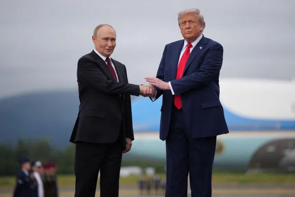 По плану президента США, после личной встречи с Владимиром Зеленским на саммите НАТО в Анкаре он проведёт телефонный разговор с Владимиром Путиным; в разговорах затрагивали возможность прекращения войны в Украине.