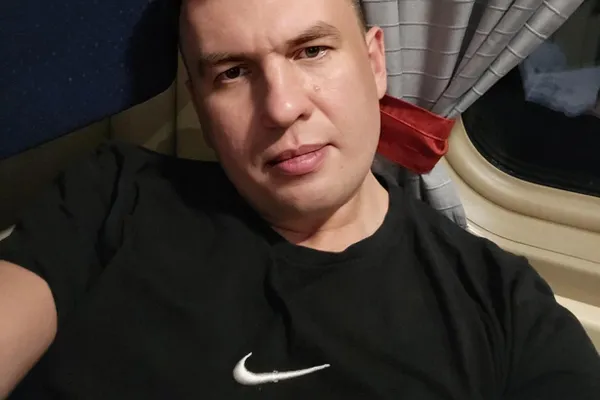 В Москве задержан прокремлёвский блогер, которого обвиняют в распространении заведомо ложной информации о российской армии по мотиву политической ненависти. Адвокат сообщает, что дело связано с его публикациями несколько месяцев назад.