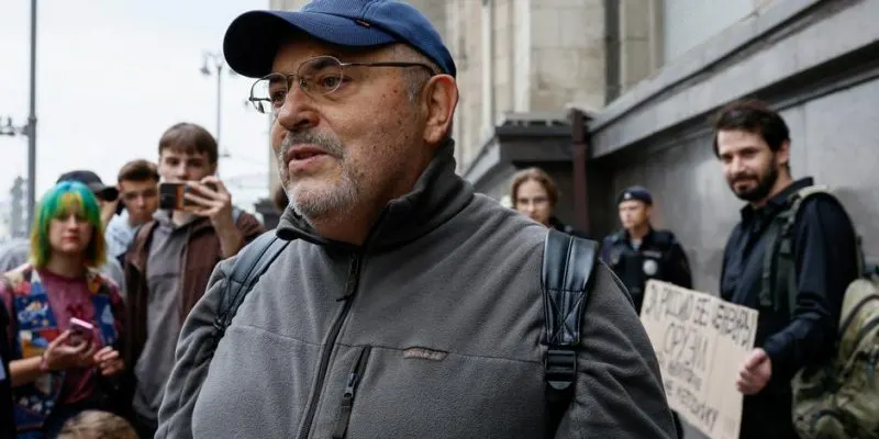 Надеждину составили протокол за «демонстрацию экстремистской символики», суд рассмотрит дело в пятницу; ему грозит штраф или административный арест.