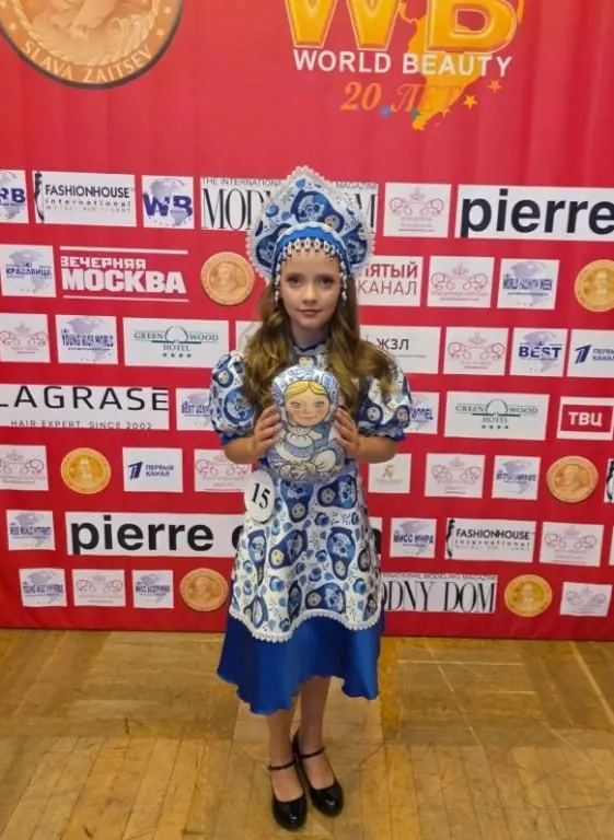 Девятилетняя Екатерина Ракчеева из Оби завоевала Гран‑при и титул Mini miss Europe на конкурсе «Beauty Russia — 2026». Следующий этап для неё — мировой конкурс этой осенью.