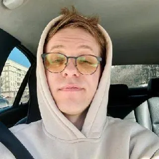 Мужчина из Подмосковья рассказал, что фиксировал нарушения и добился многомиллионных штрафов для самокатчиков. Часть людей поддержала его, другие посчитали меры чрезмерными.