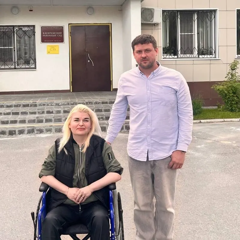 Суд обязал обменять непригодную для маломобильного человека квартиру на равнозначную в доме с доступной средой — решение стало прецедентом для региона и может послужить примером в других регионах.