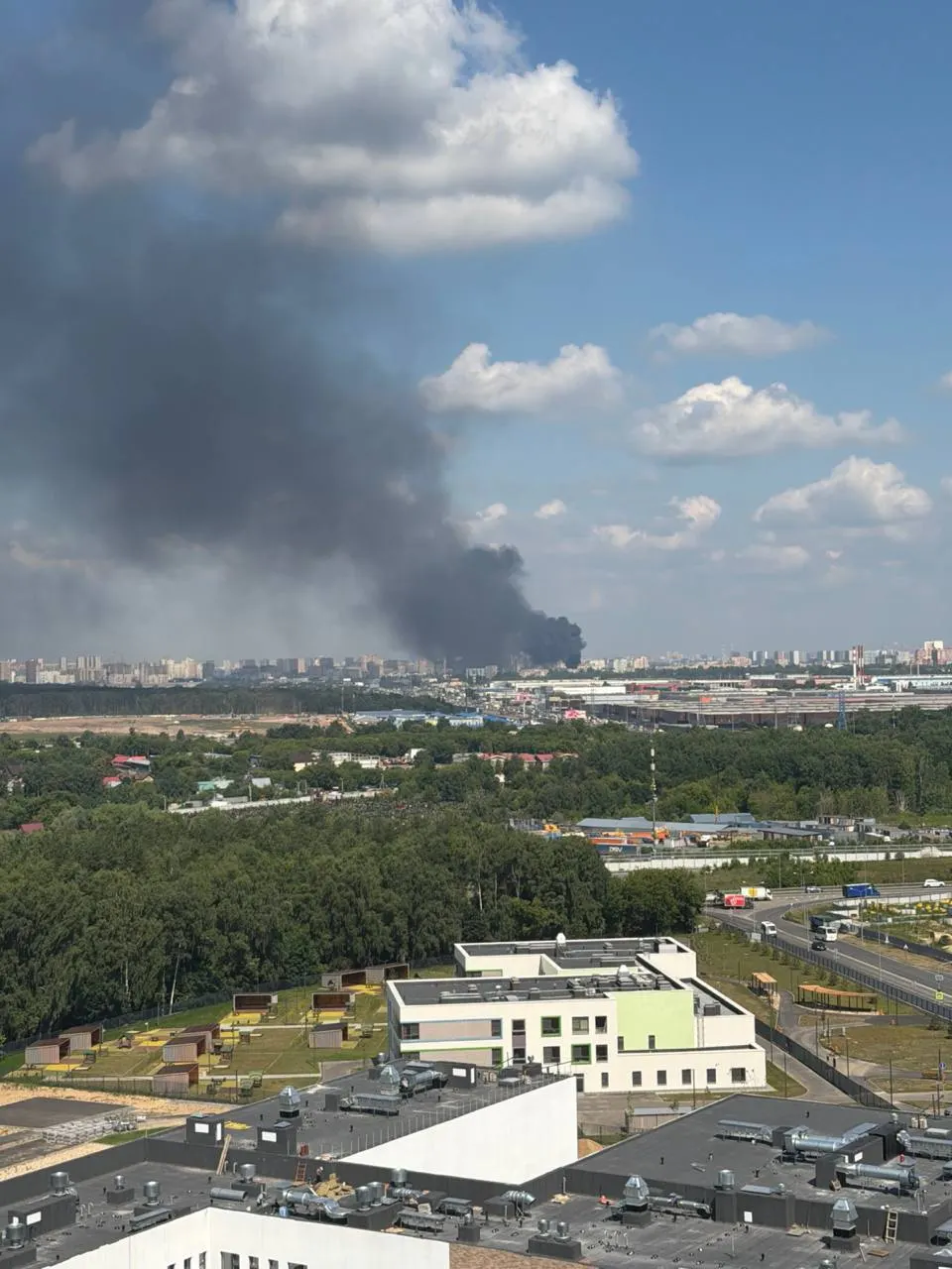 Авария на подстанции «Россети Московский регион» вызвала крупный пожар и привела к временным отключениям электроэнергии. Аварийные службы работают на месте, информация уточняется.