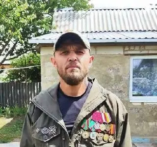 Бывший военный удалил ролик, где жаловался на издевательства в армии, требовал встречи с президентом и угрожал мятежом. Видео исчезло после его освобождения из-под ареста; сам Лунин позже сообщил, что едет в Москву и чувствует себя нормально.