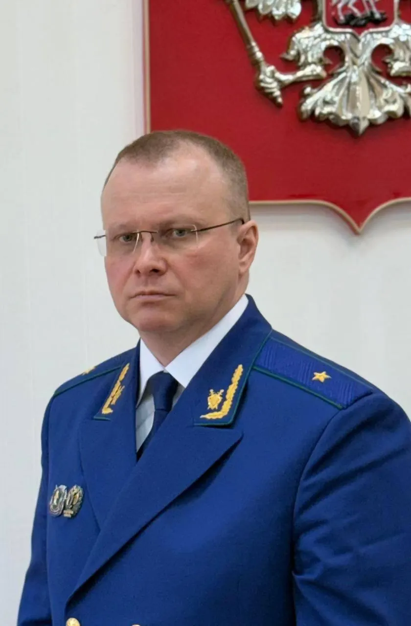 Президент назначил Бориса Анатольевича Новикова прокурором Мурманской области. Он работает в органах прокуратуры с 2001 года и занимал руководящие должности в Северо‑Западном федеральном округе.