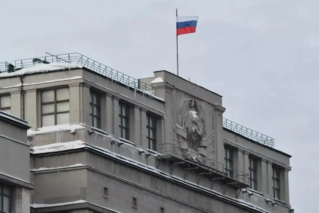 Второе и третье чтения приняли поправки, которые привязывают право иностранца работать в России к уровню его дохода, усиливают отчётность по доходам и вводят новые правила для детей мигрантов и высококвалифицированных специалистов.