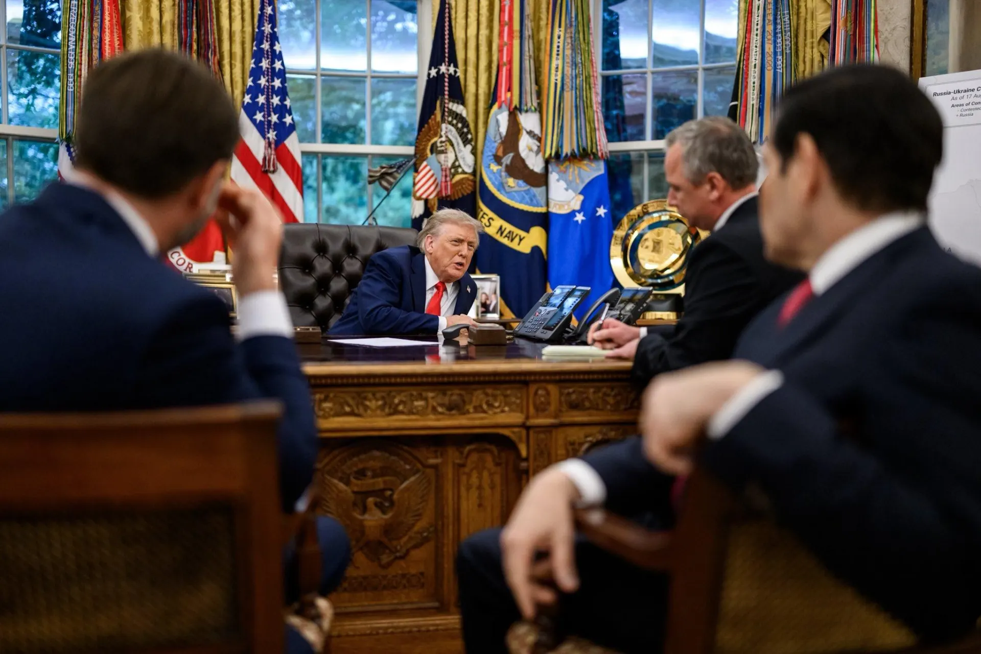 Президент США Дональд Трамп 4 июля провёл отдельные телефонные разговоры с Владимиром Зеленским и Владимиром Путиным — обсуждали ситуацию на фронте, дипломатические контакты и продолжение диалога.