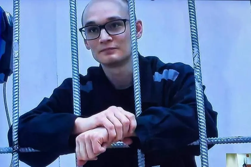 Администрация ИК‑18 «Полярная сова» обратилась в суд с требованием отказывать в рассмотрении жалоб защитников вне ближайшего к колонии Лабытнангского суда. Ранее суд Подмосковья признал отказ колонии допустить супругу и адвокатку Мифтахова незаконным.