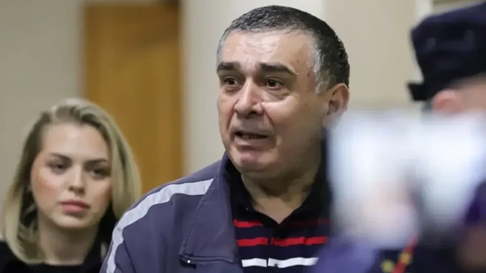 Шахина Шыхлински, осуждённого в Екатеринбурге на 24 года, вместе с сыном планируют обменять на отбывающих сроки граждан РФ в Азербайджане; вопрос обсуждается на дипломатическом уровне после обострения отношений в 2025 году.