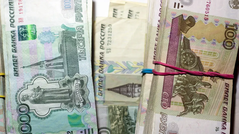 С 1 по 16 июля объем наличных в обращении прибавил около 513 млрд рублей — банки усилили обращения к средствам регулятора, а доля проблемных кредитов растёт.