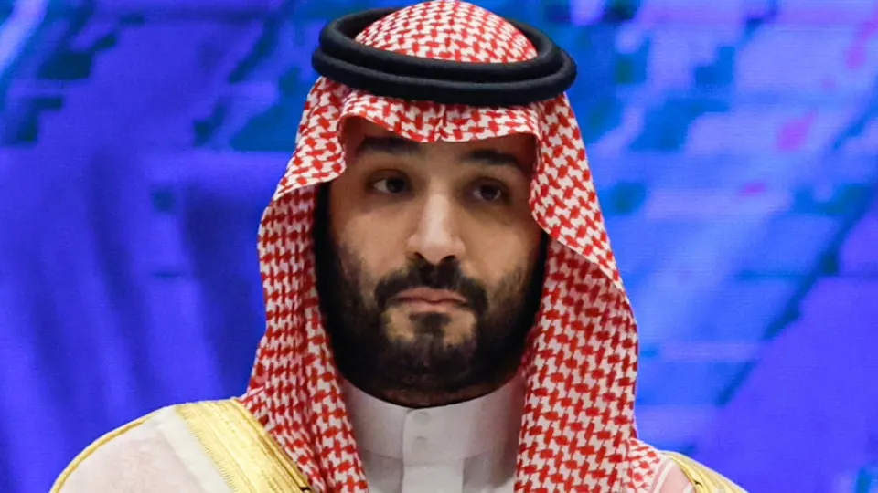 Королевство сократило официальную цену на сорт Arab Light на $11 за баррель для августовских поставок — крупнейшее снижение за десятки лет. Увеличение поставок через Ормузский пролив и возвращение добычи в Персидском заливе усиливают давление на мировые котировки и российский нефтяной экспорт.