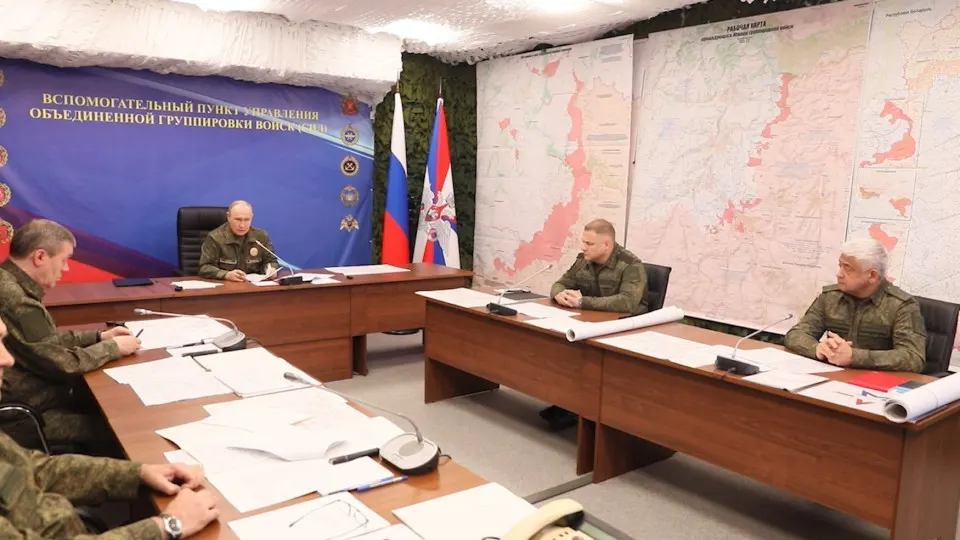 На совещании с военными президент поручил изучить участие союзников Украины в боевых действиях и подтвердил необходимость продолжения ударов по инфраструктуре, обеспечивающей её функционирование.