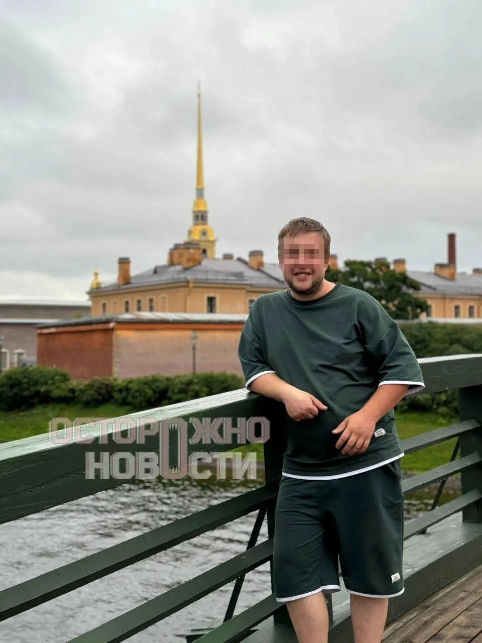 34-летний охранник склада в Подольске получил осколочное ранение головы и сейчас находится в коме после атаки дронов; на складе находились около 500 сотрудников.