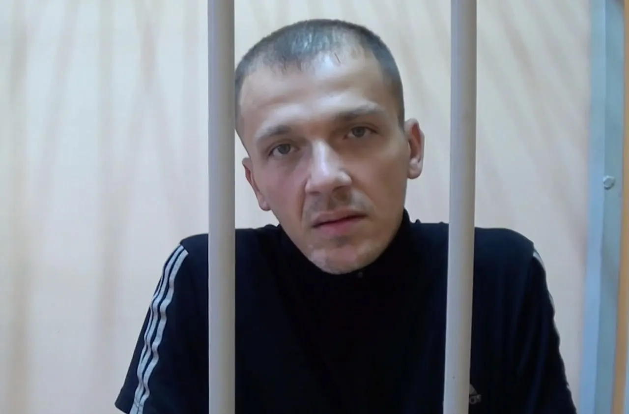 29-летний мужчина набросился на 53-летнюю мать на Опалихинской и потребовал вернуть золотые украшения стоимостью около 20 тысяч рублей; позже задержан и арестован по делу об угрозе убийством.