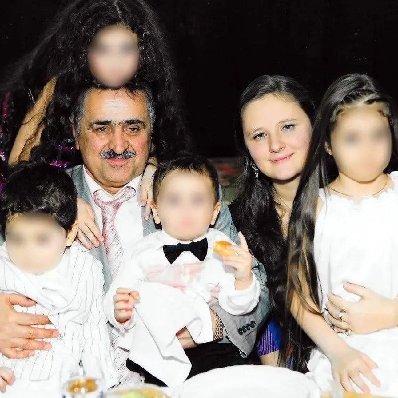 Тело 43-летней Анны Каменевой с резаной раной шеи найдено в деревне Жуковка. По данным следствия, задержан приятель 17-летнего сына погибшей.