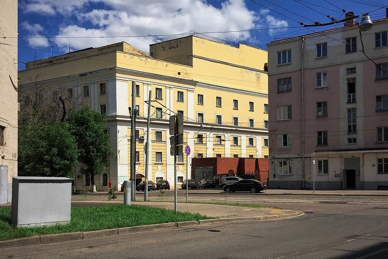 37-летний житель Подмосковья обвиняется в государственной измене; следствие утверждает, что он сотрудничал с иностранной разведкой и собирал сведения о российской обороне. Приговор вступил в силу.