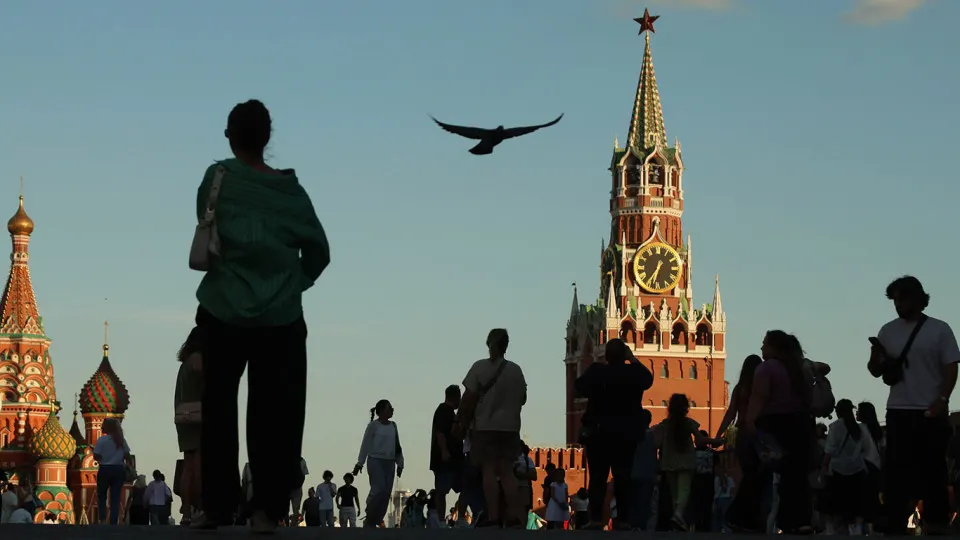 По данным Росстата безработица растет в Москве и крупных регионах — рост отмечен в ряде отраслей, включая промышленность и торговлю. Эксперты связывают тенденцию с экономической ситуацией и состоянием рынка труда на ближайшие годы.
