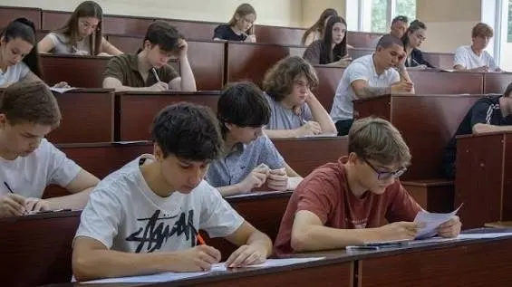 В Москве и крупных городах продлевают прием на бюджетные места в медицинских вузах на фоне сниженного спроса.