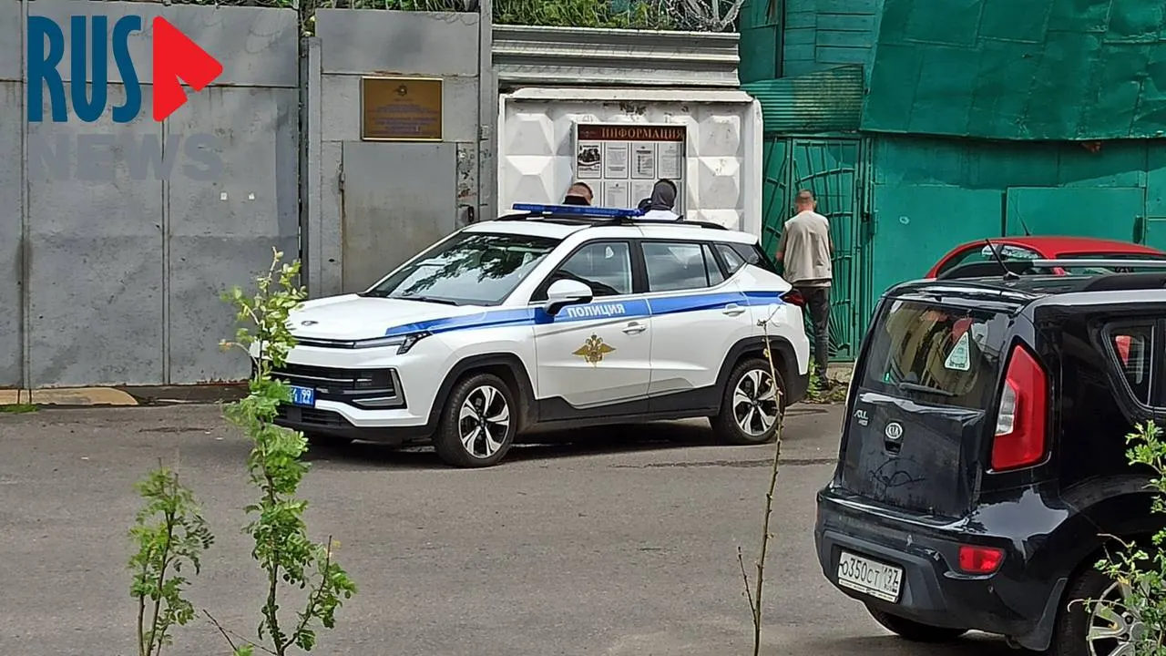 Кандидат в муниципальные депутаты Даниил Неонов получил 10 суток административного ареста за демонстрацию радужной символики; в районе спецприемника в Москве дежурят сотрудники правоохранительных органов. Верховный суд также признал часть движений ЛГБТ экстремистской организацией.