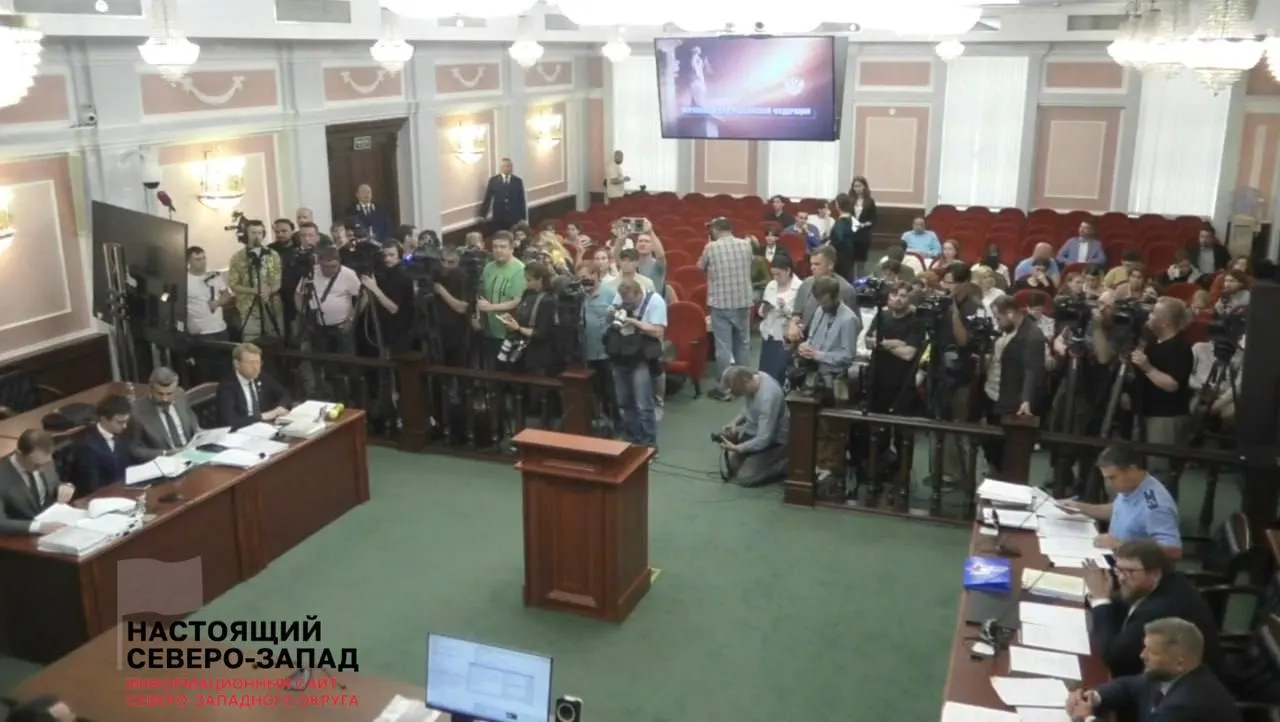 Иск подан партией «Родина» и касается ряда спорных публикаций, а также документов о кандидатов; решение суда может повлиять на регистрацию федерального списка «Яблока» на выборах.