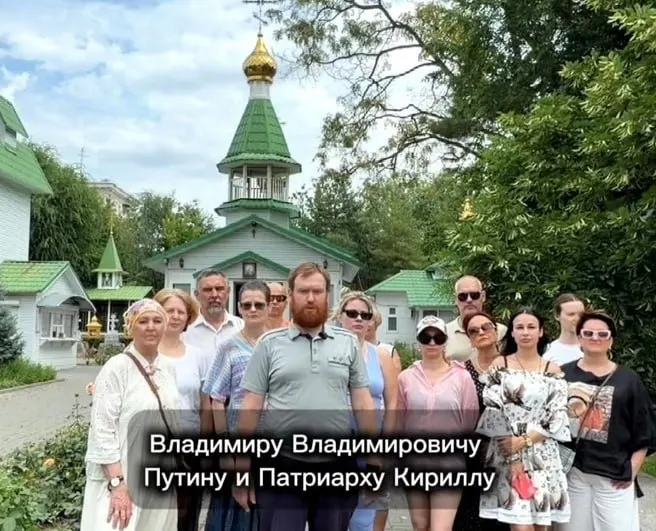 Известный волгоградский общественный деятель стал героем поддельного видеоролика, в котором якобы призывают обратить внимание властей на жителей Подольска. Ролик, по всей видимости, основан на ранее существовавшем сюжете, касавшемся Волгограда и просьбы сохранить Горсад ради культурно-просветительского центра.