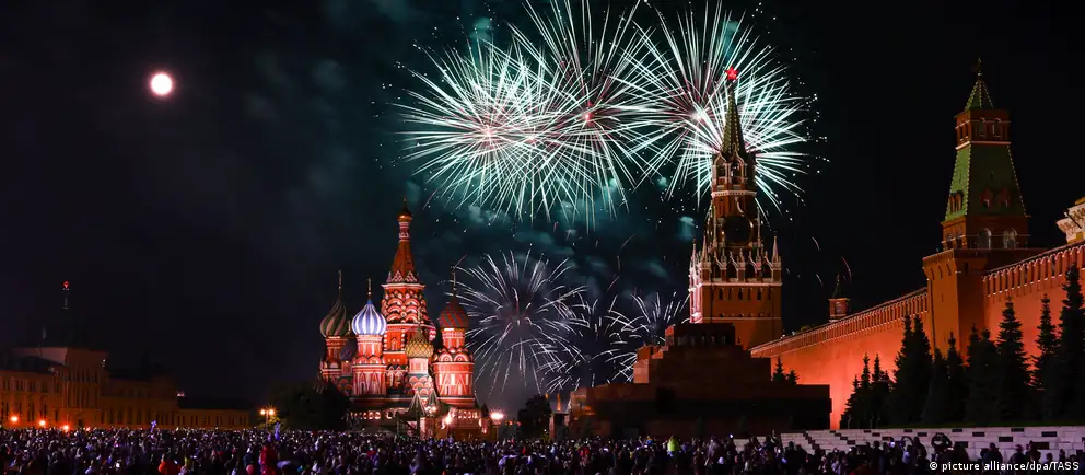 Социологические данные показывают, что в столице формируется провоенный настрой, а миграционные процессы влияют на политическую повестку и возможные последствия для выборов.