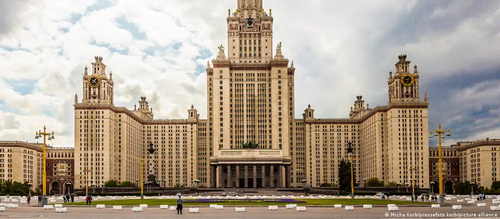 Доступность бюджетных мест в ведущих вузах снижается. Обсуждаются новые маршруты поступления: олимпиады, квоты и возможность учиться за пределами страны.