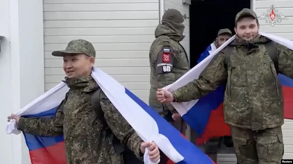 Участник вторжения в Украину сдался в плен вместе с подчинёнными; по делу ему и ещё нескольким предъявлены обвинения в госизмене, дезертирстве и призывах против государства.