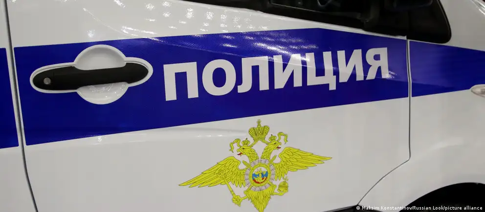 На севере Санкт-Петербурга произошёл взрыв автомобиля: погиб мужчина, ранена женщина; по делу началось расследование.