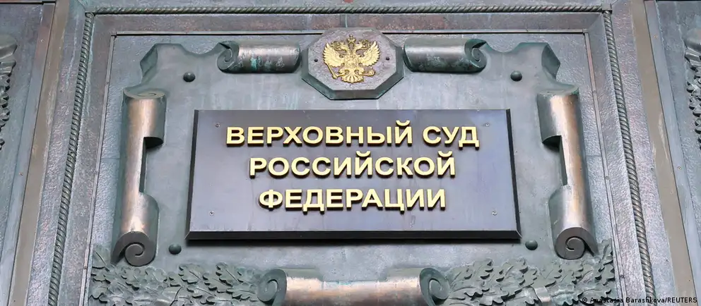 Иск против партии выдвинули по обвинениям в нарушении авторских прав и экстремизме, связанные с призывами прекратить огонь в Украине; обсуждается вопрос иностранного финансирования и влияние на кампанию.