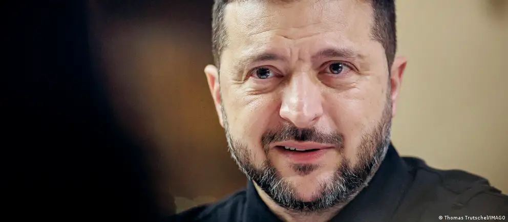 Зеленский заявил об увеличении дальнобойных ударов дронов по России до тысячи в сутки и сообщил, что США информировали Киев о встречах в Москве.