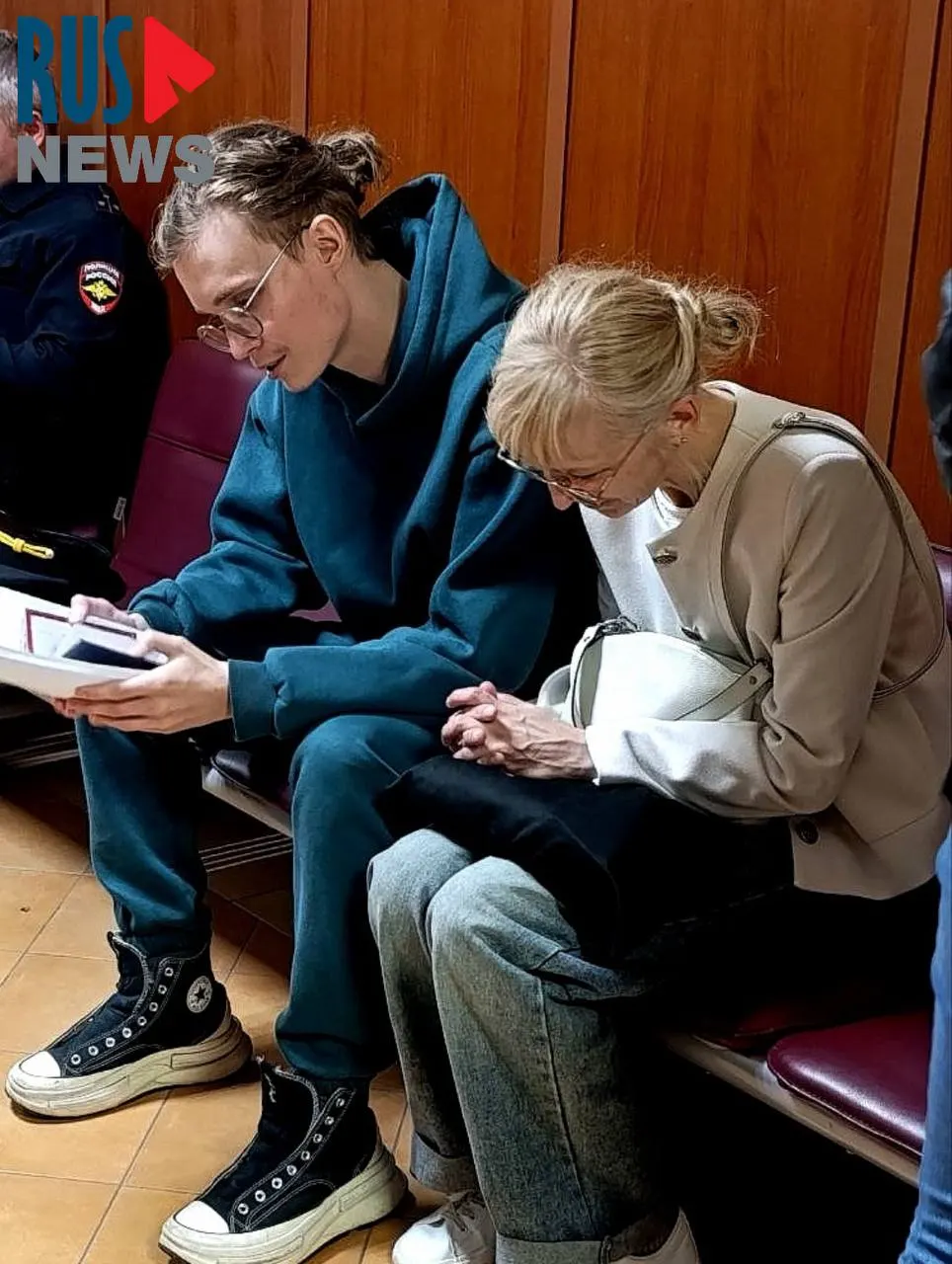 Сторонника партии «Яблоко» Артёма Кузнецова задержали в Москве на 14 суток — за акцию у здания Верховного суда во время слушания по иску о снятии партии с выборов.