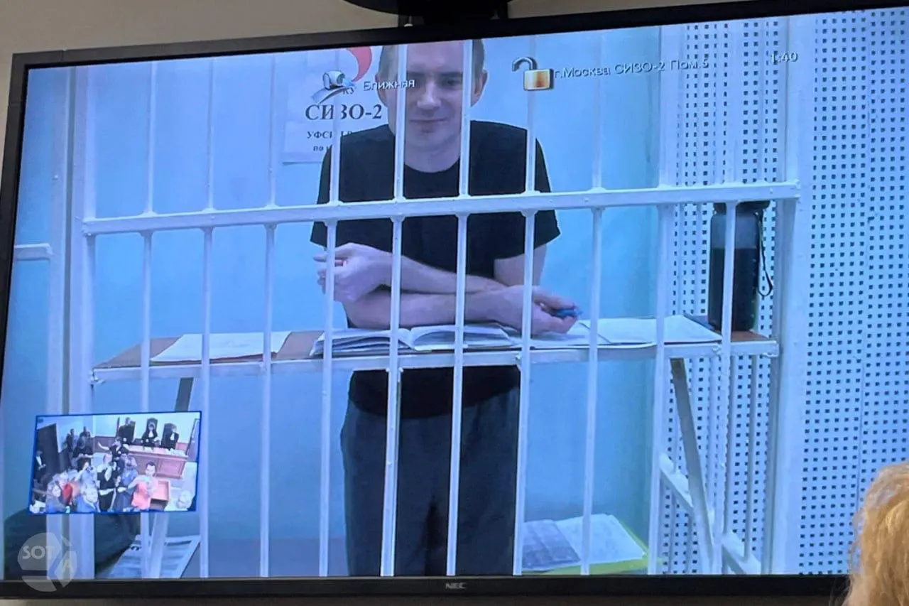 Дроны атаковали жилые дома и склады в Екатеринбурге; на фоне атаки школы 1 сентября могут отменить или сократить торжественные линейки.