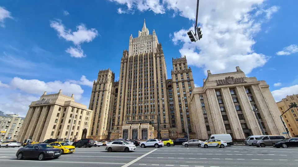 Москва настаивает на продолжении боевых действий до достижения поставленных целей и критикует западную поддержку Киева.