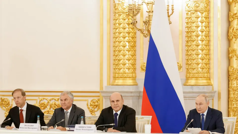 Рассматриваются новые меры занятости участников боевых действий и ветеранов, включая правила найма и защиту рабочих мест.