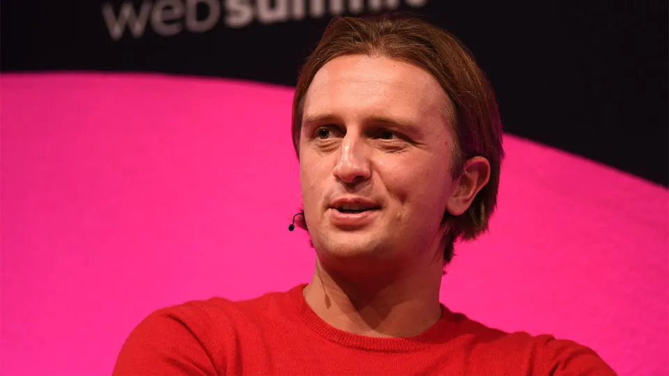Глава Revolut обсуждает с инвесторами долгосрочную мотивационную программу, которая может увеличить его долю до около 29% при оценке компании в полтриллиона долларов. Примеры подобных схем встречаются в мировом IT-секторе.