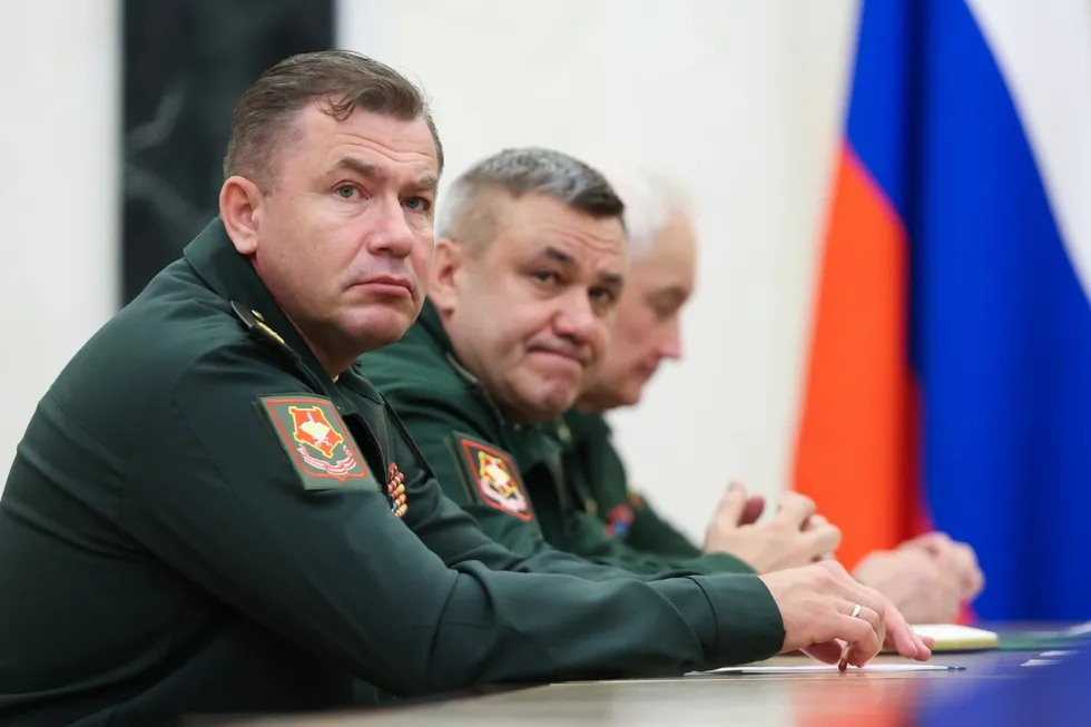 Президент распорядился о перераспределении кадров в Минобороны и внедрении нового рода войск — беспилотных систем, назначив новых руководителей объединённых группировок.