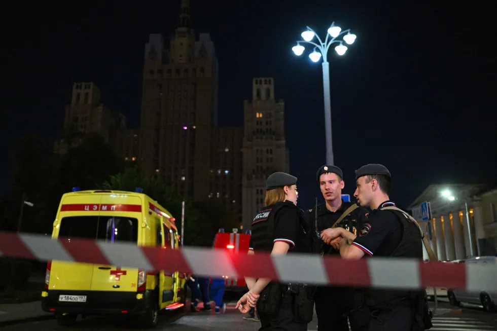 1 августа в московском ресторане Balzi Rossi прогремел взрыв. По данным следствия, взрыв мог произойти из‑за самодельного устройства; пострадали люди, есть погибшие. Расследование продолжается.