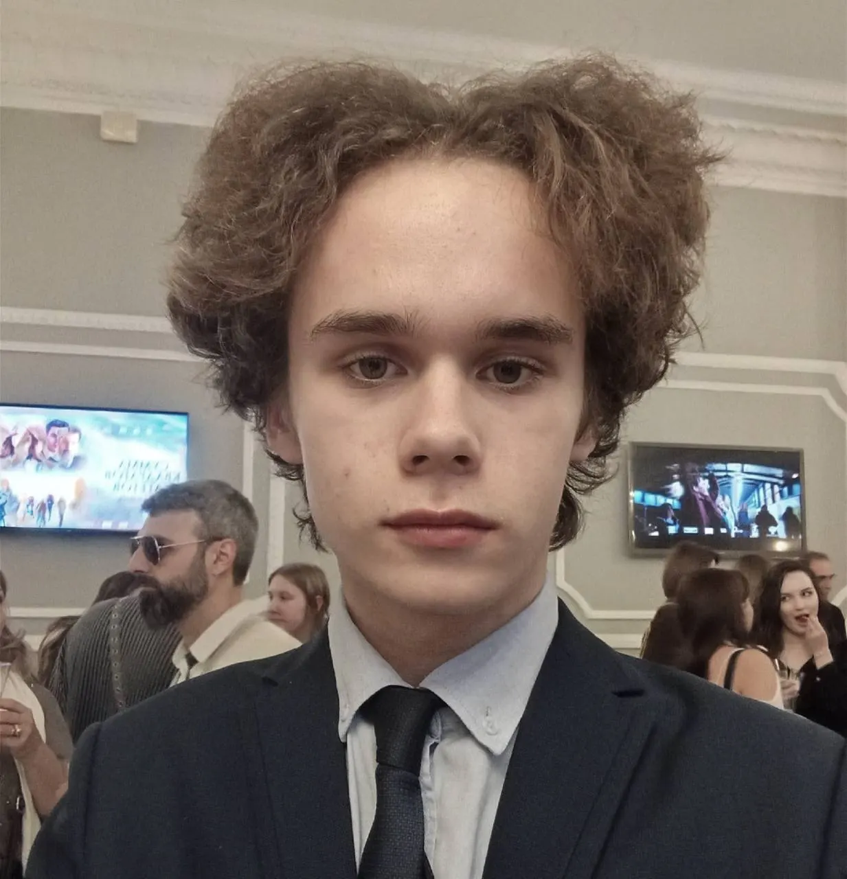 17-летний Савва Востриков стал фигурантом уголовного дела по переписке в соцсетях трехлетней давности; ему грозит до десяти лет лишения свободы.