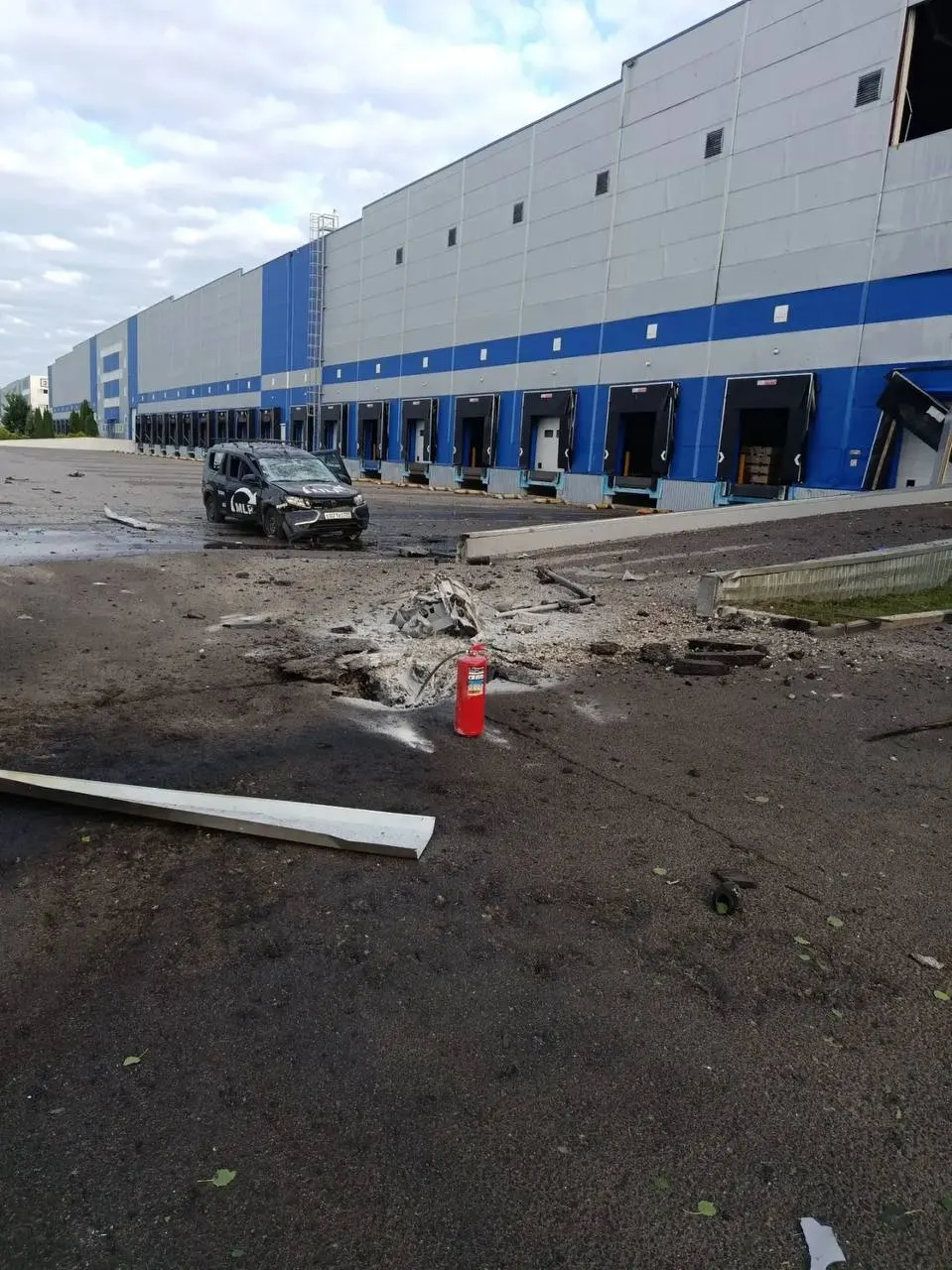 В Подмосковье число пострадавших при атаке БПЛА в Чехове достигло десяти: семь пострадавших — в средней тяжести, один — в тяжёлом.