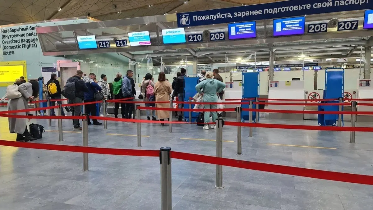Задержки в Пулково вызваны ограничениями в других аэропортах страны по причине угроз беспилотников; преимущественно затронуты внутренние направления.