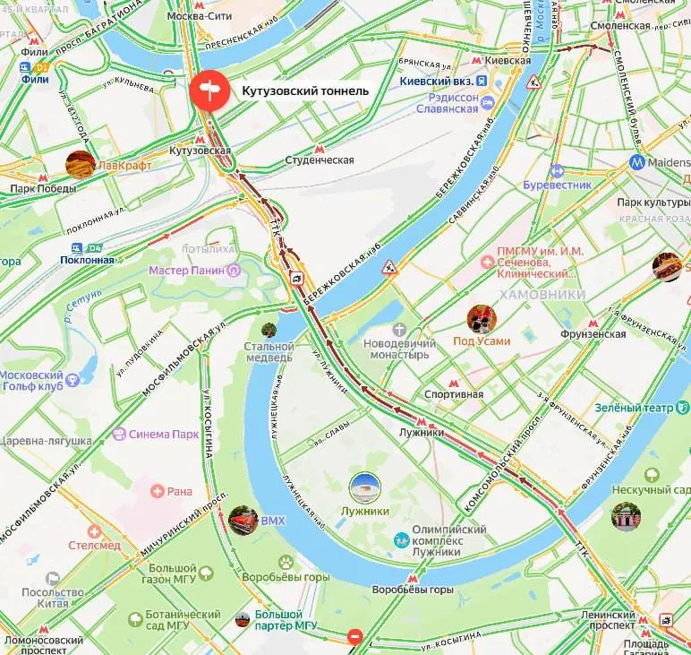 Во втором подряд ДТП в этом районе образовалась пробка. Ожидаются задержки, рекомендуется объезжать через Садовое кольцо.