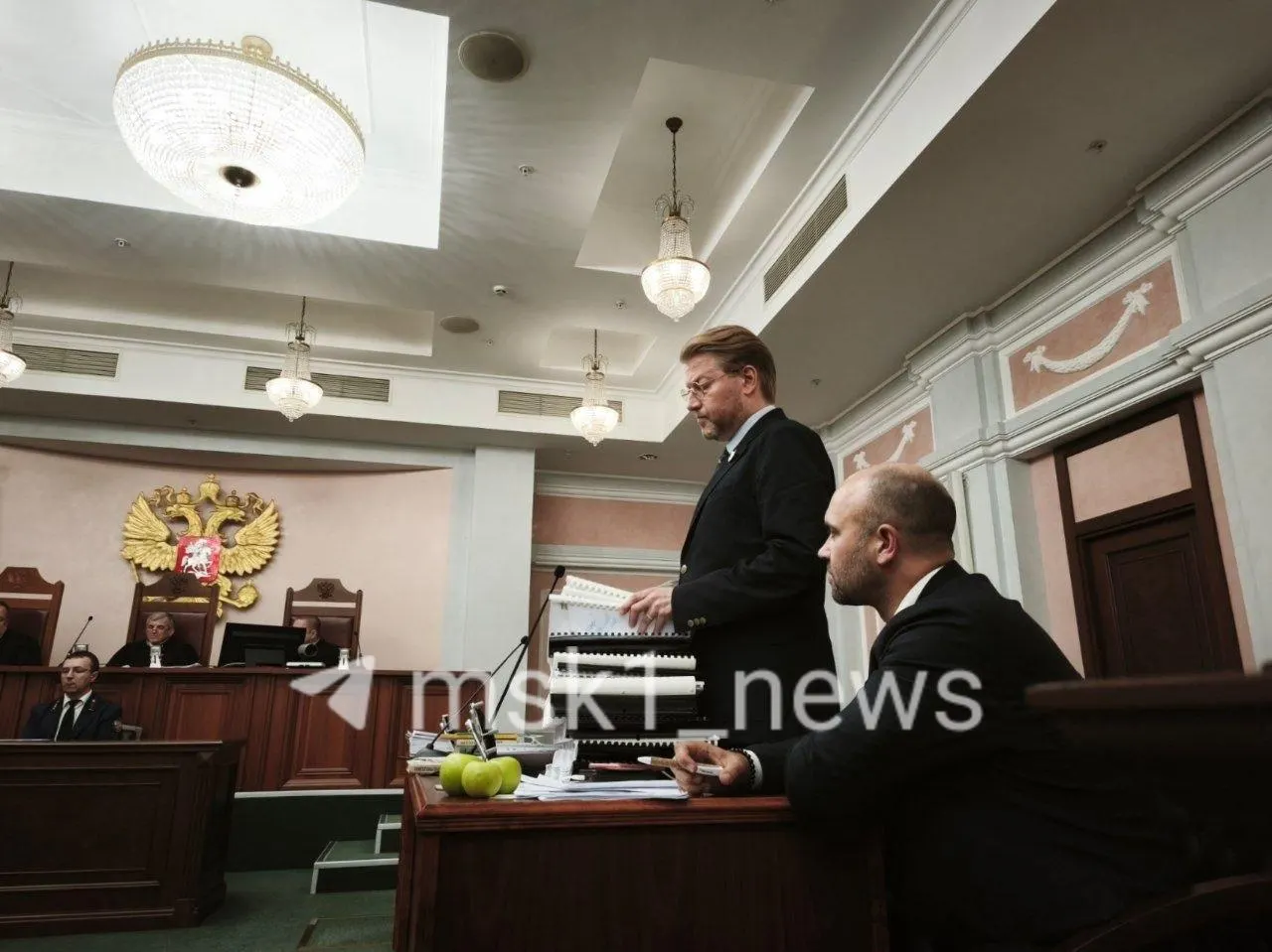 Юрист партии Яблоко предложил вызвать человека, подготовившего документ Росфинмониторинга; другие политики назвали это попыткой затянуть процесс, ЦИК отверг любые основания для восстановления партии.