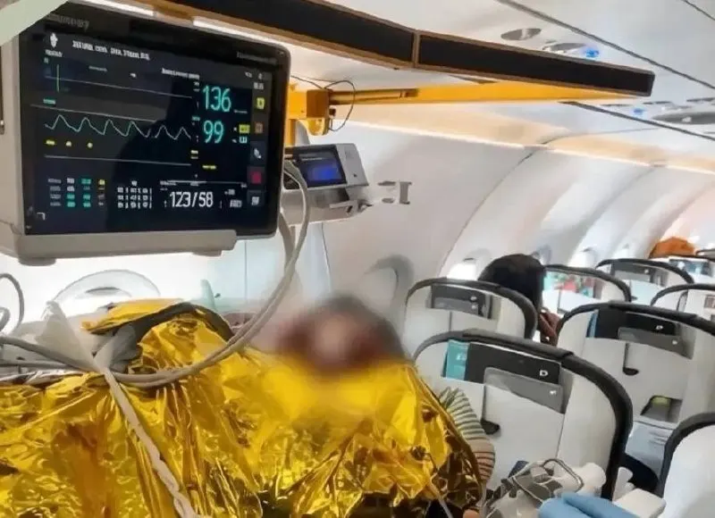 После попытки перебраться через грузовой состав на перегоне Новая — Маккавеево 3 августа подросток получил тяжелые ожоги; его перевезли в федеральный центр для продолжения лечения.