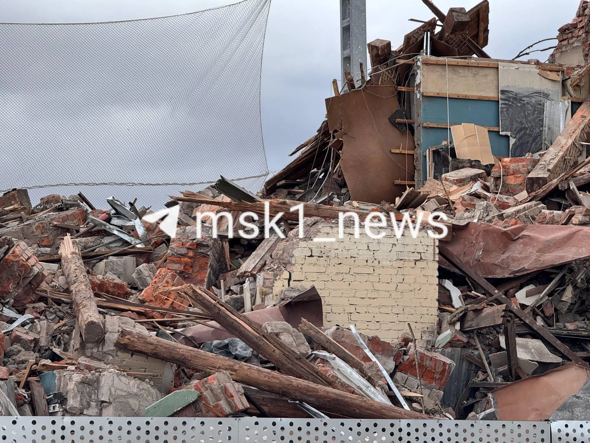 На месте снесенного здания будет создан транспортный узел для МЦД-2, МЦД-3 и МЦД-4, две линии метро и остановка скоростной магистрали Москва — Санкт-Петербург.
