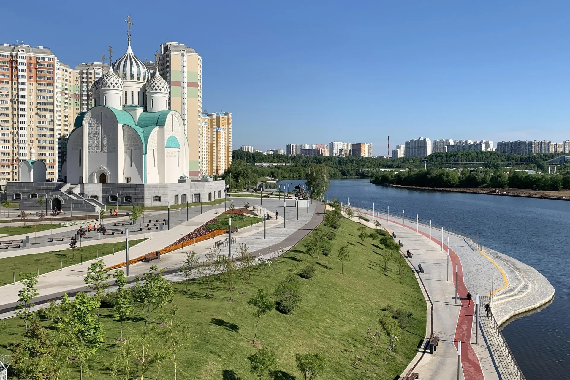 В Подмосковье выявлена схема массовой подачи жалоб на благоустройство соседних городов с целью повысить рейтинг Красногорска; ведётся расследование.