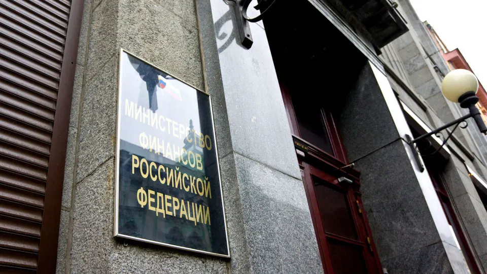 На рынке госдолга России продолжается снижение доходностей и уровня спроса на фоне предупреждений о возможном топливном кризисе и увеличении дефицита бюджета.