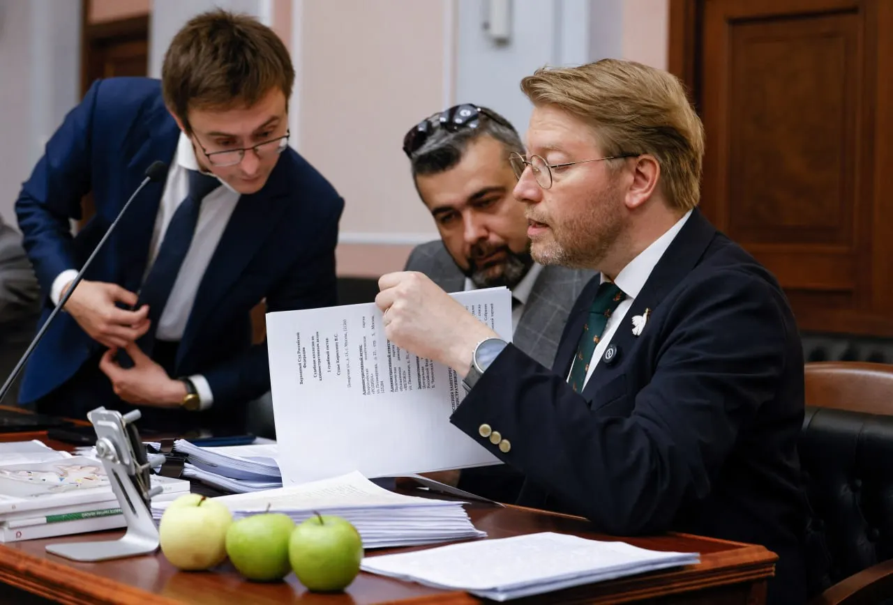 На судебном слушании обсудили вопросы авторских прав на агитационные материалы, политическую риторику и призывы к миру, а также действия сторон на выборах.